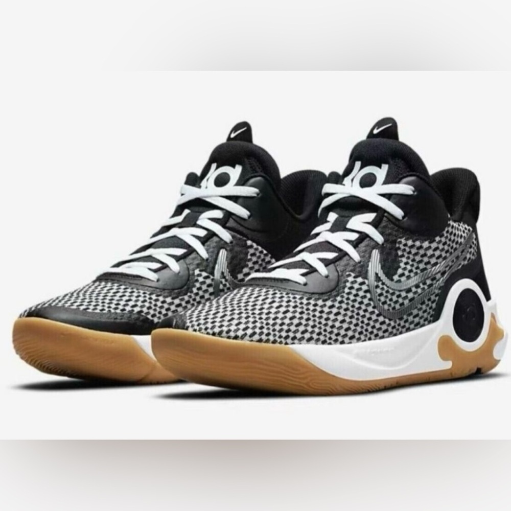 Gently Used Nike KD Trey 5. Please see pictures of wear.